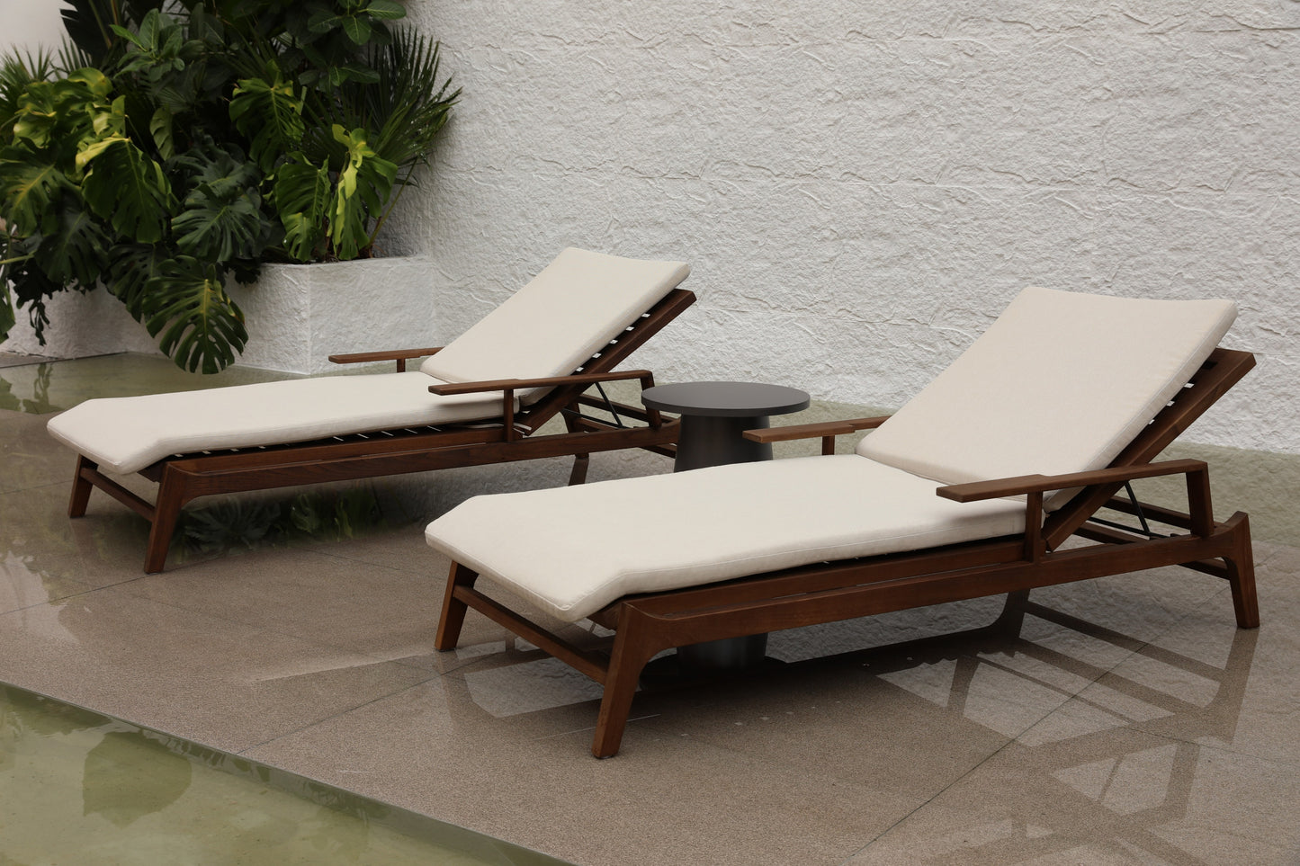 Sun Loungers 33