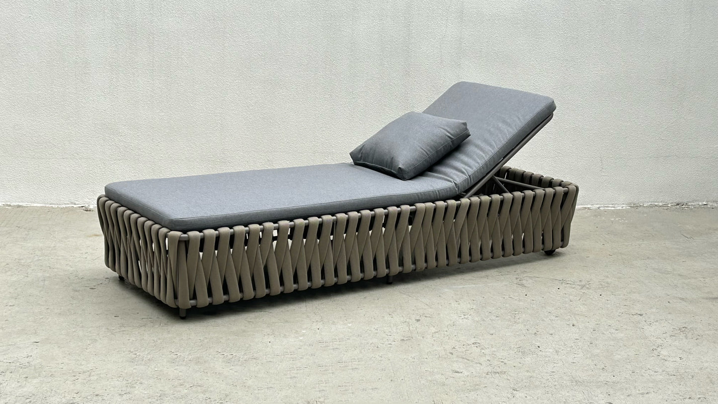Sun Loungers 51