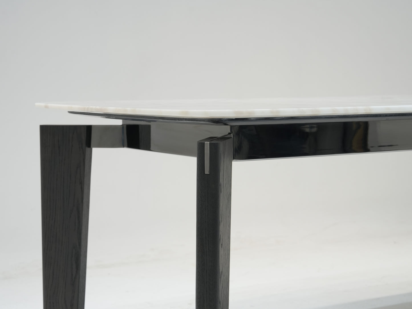 B&B Oskar Dinning Table