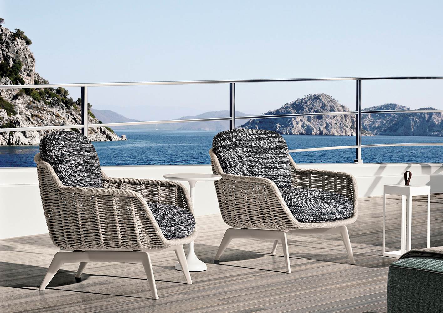 Minotti Belt Outdoor Lounge Chair