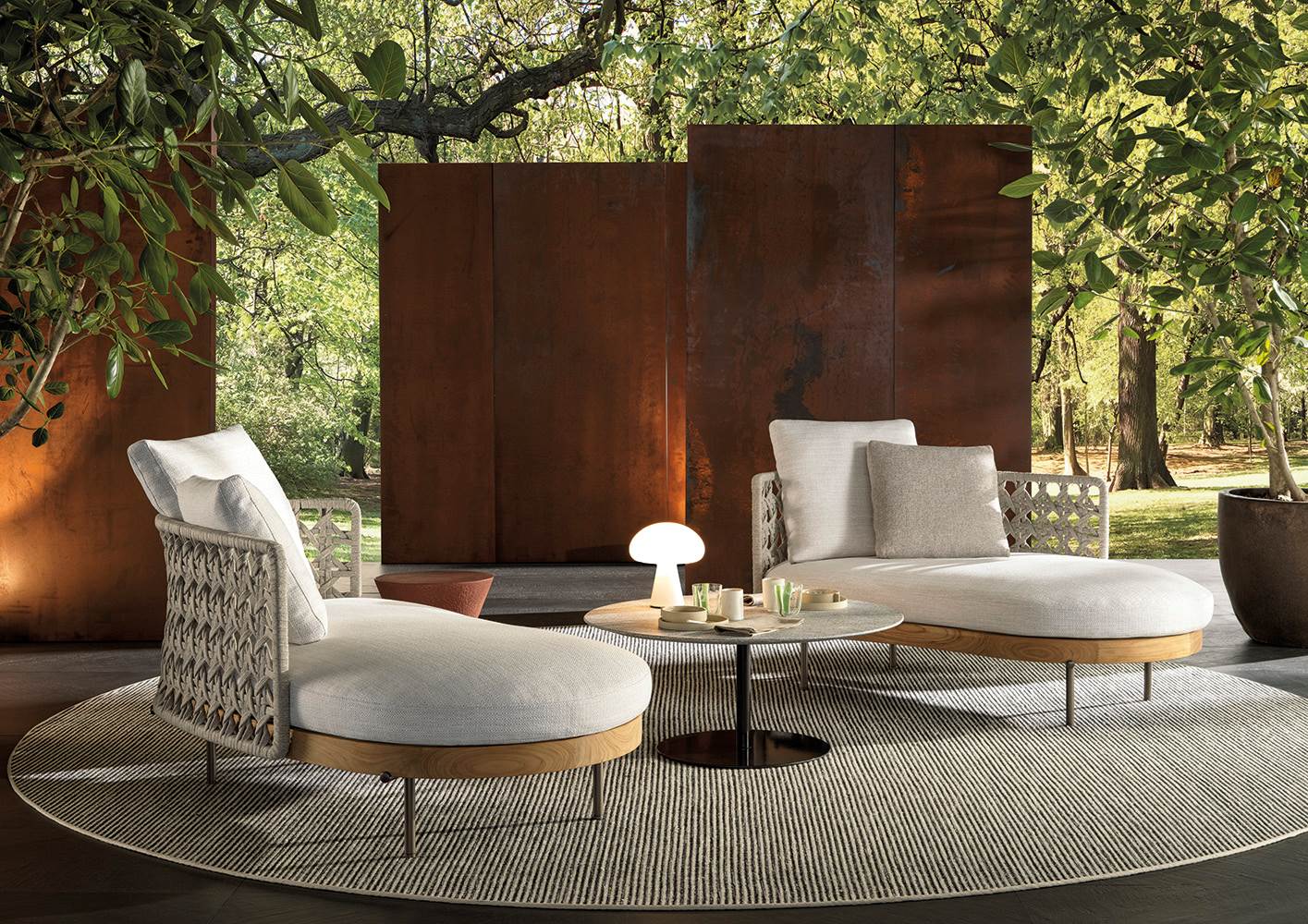 Minotti Torii Nest Outdoor sofa