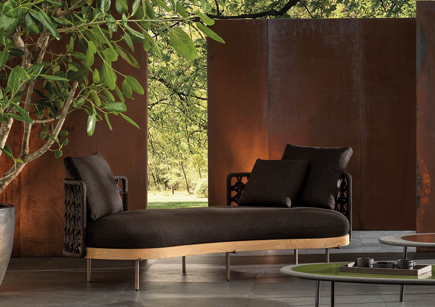 Minotti Torii Nest Outdoor sofa