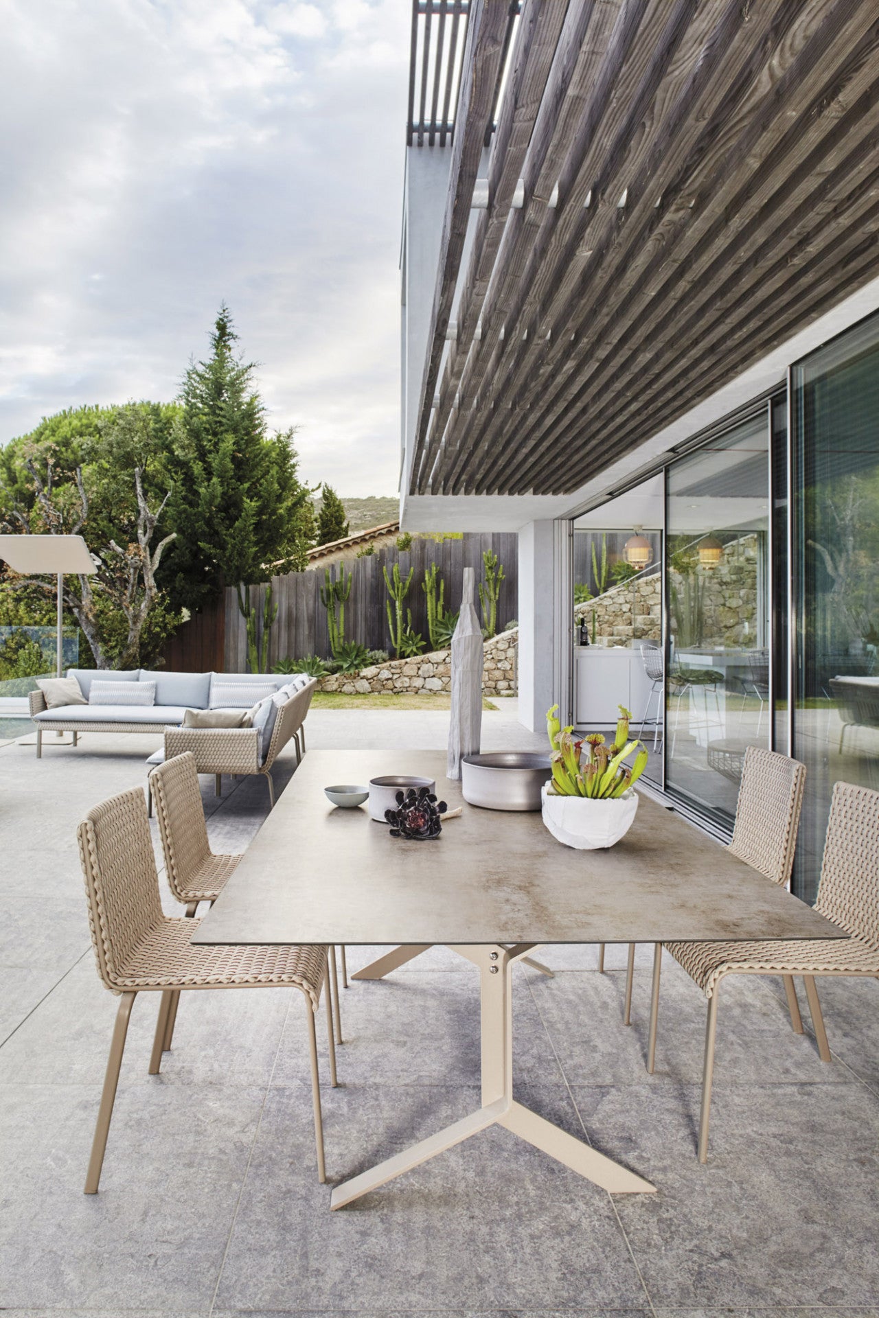 Roberti Rattan ART. 4220H dining table