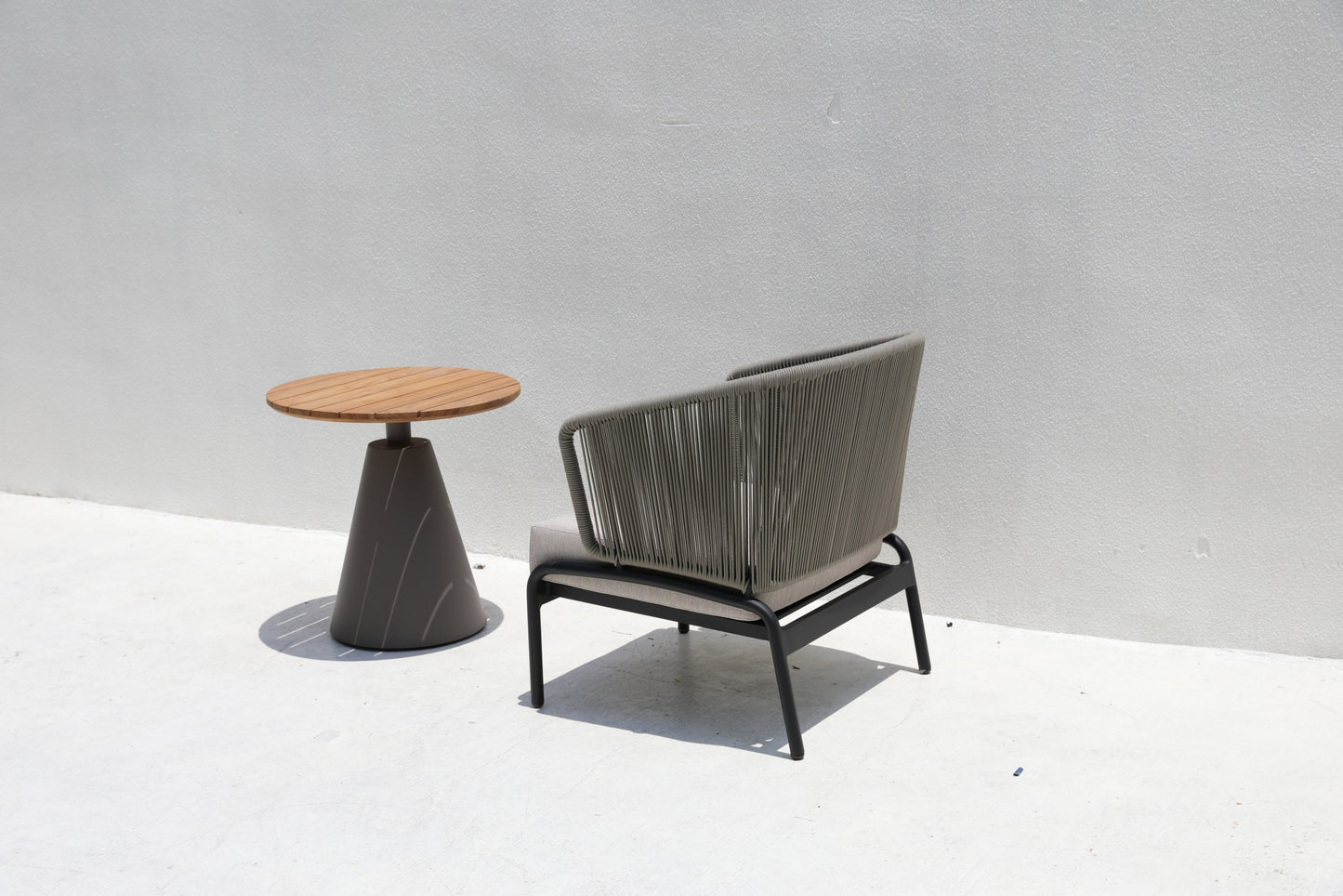 Outdoor Armchairs 195