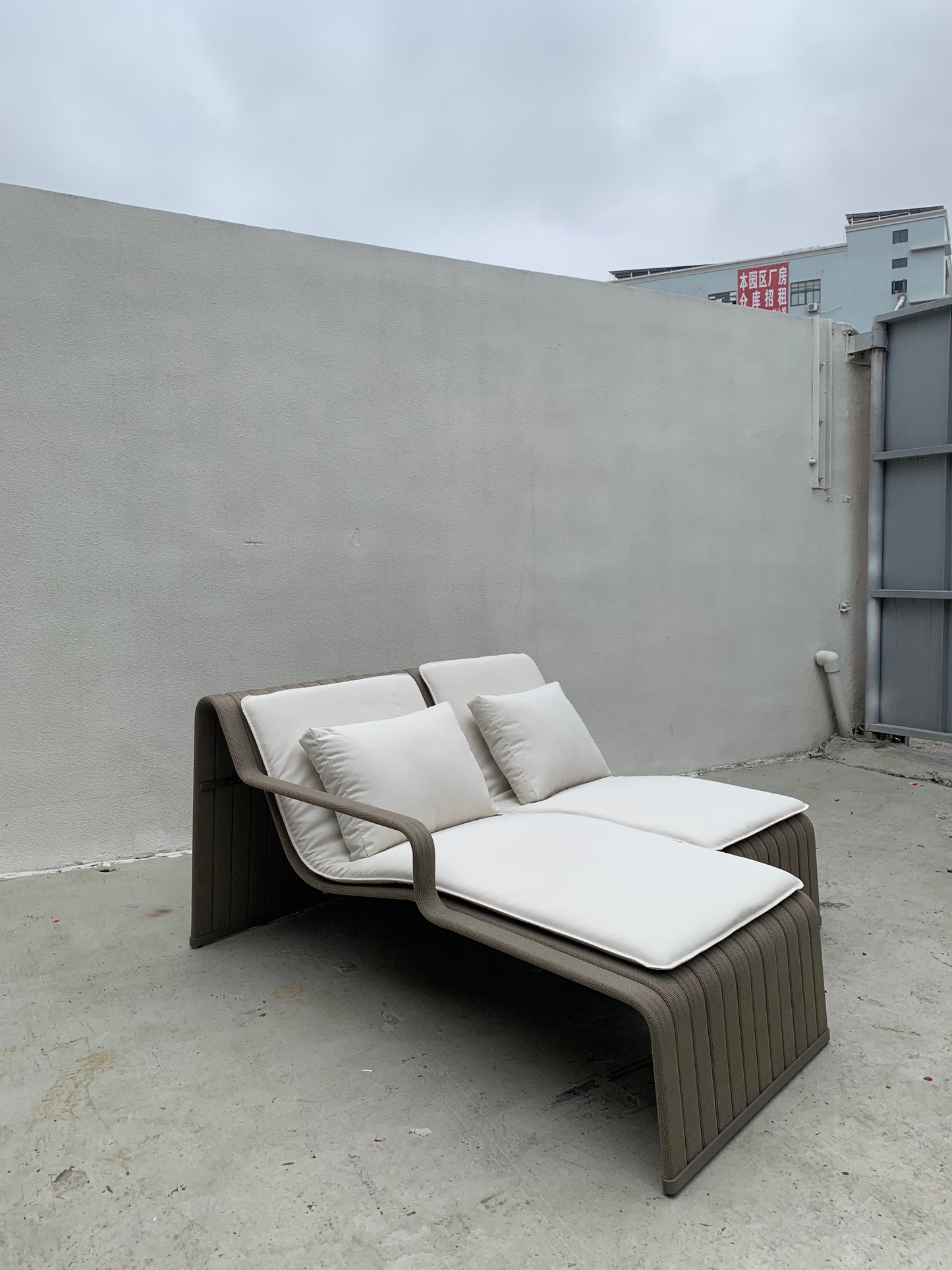 Sun Loungers 76
