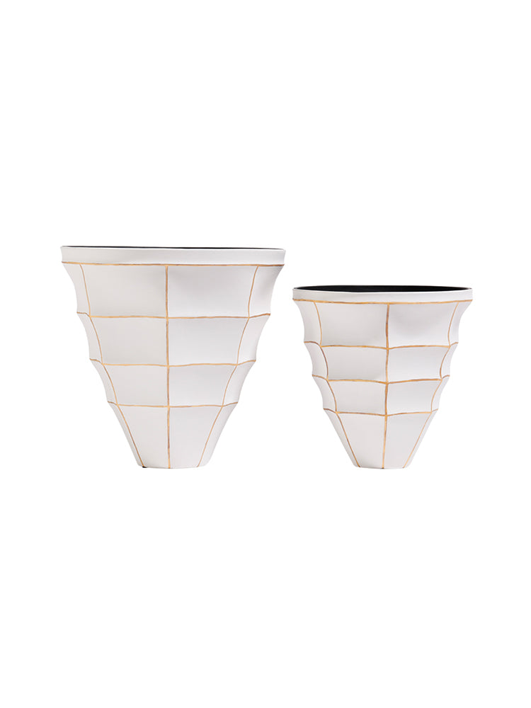 M1426X01 elegant flower vessel
