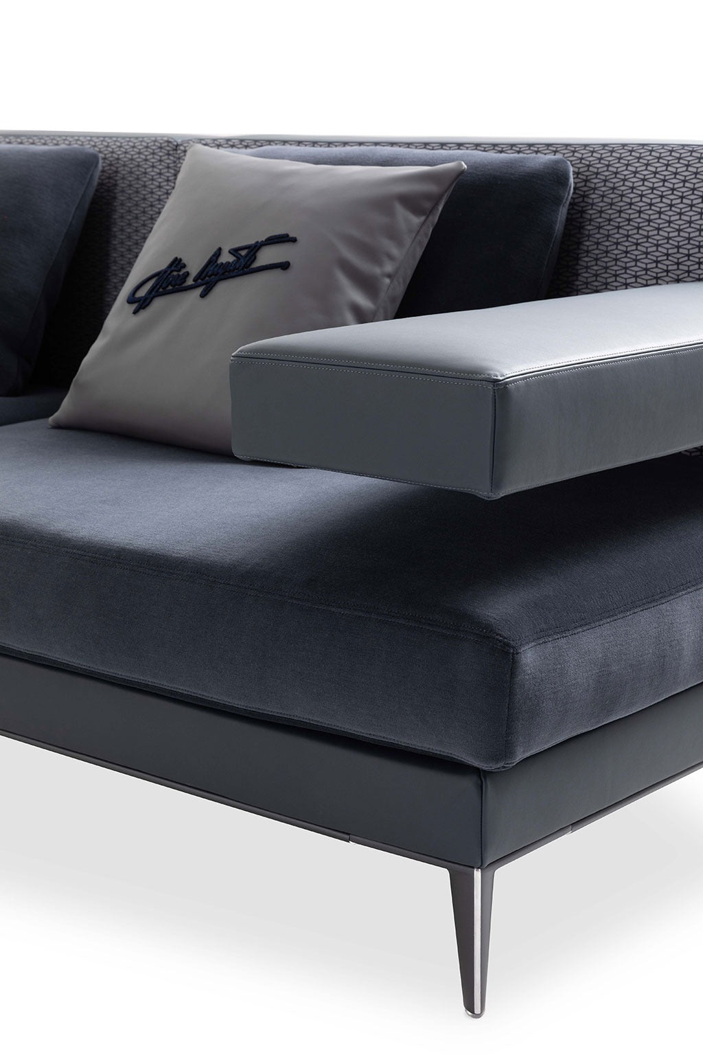 Bugatti Flow Sofa