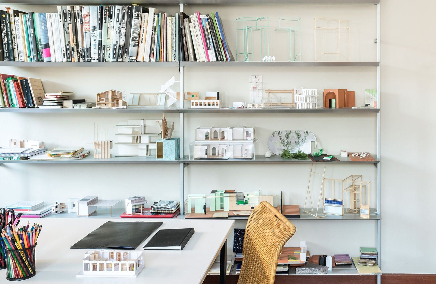 Bd Barcelona Hypostila System Bookshelf