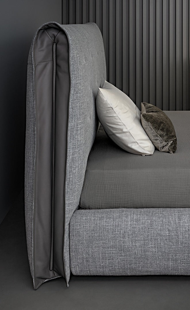 Bonaldo Saddle Bed