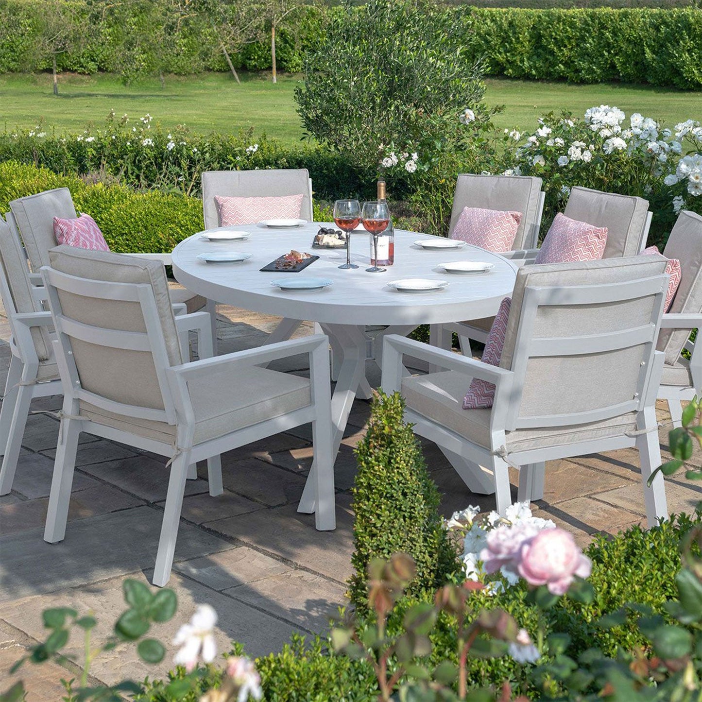 New York Outdoor 8 Seat Oval Dining Set
