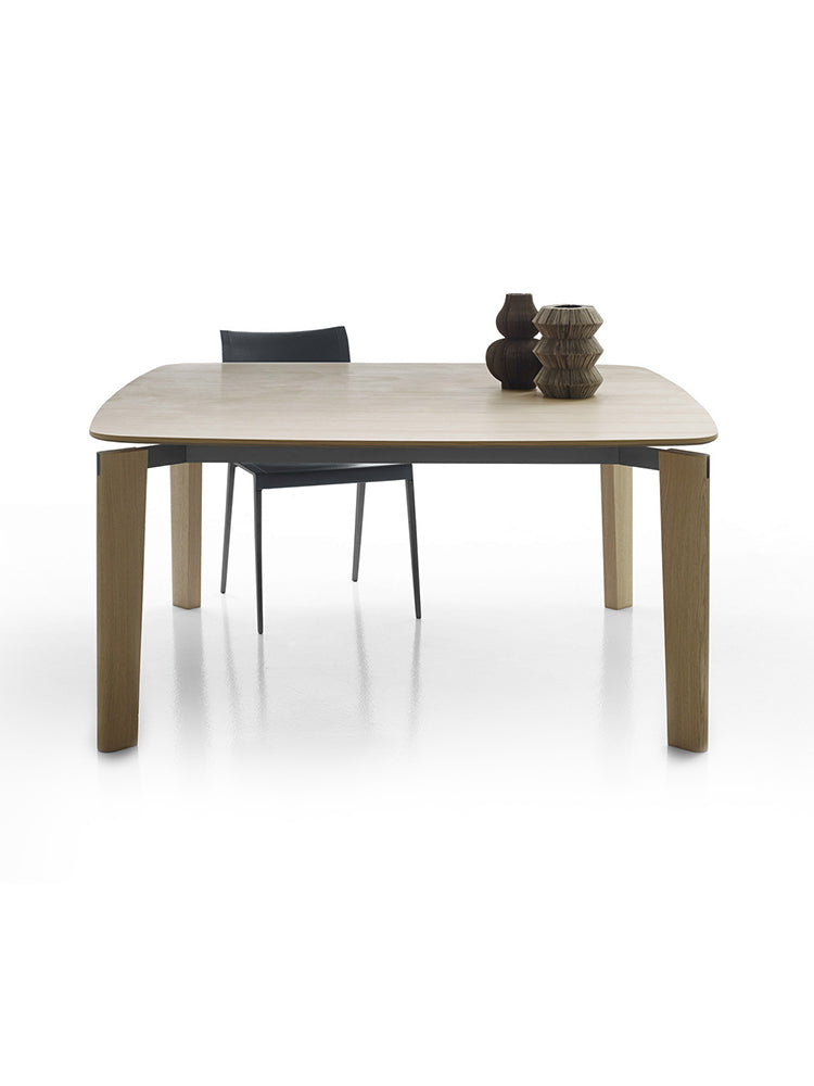 B&B Oskar Dinning Table