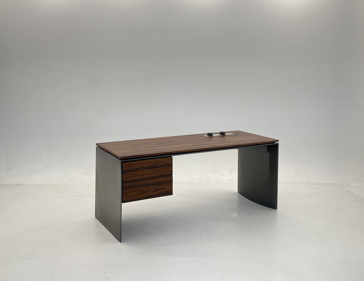 Minotti Linha Studio Desks