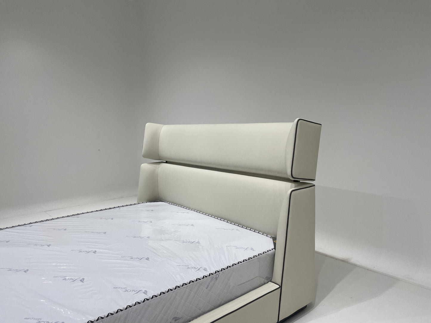 Visionnaire Reverie Bed