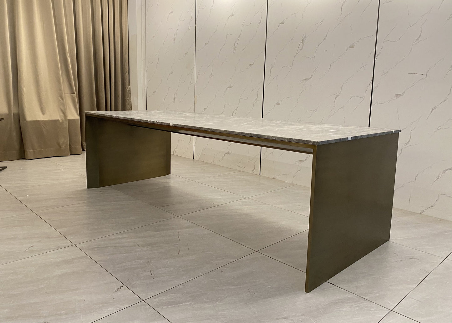 Minotti Linha Dining Table