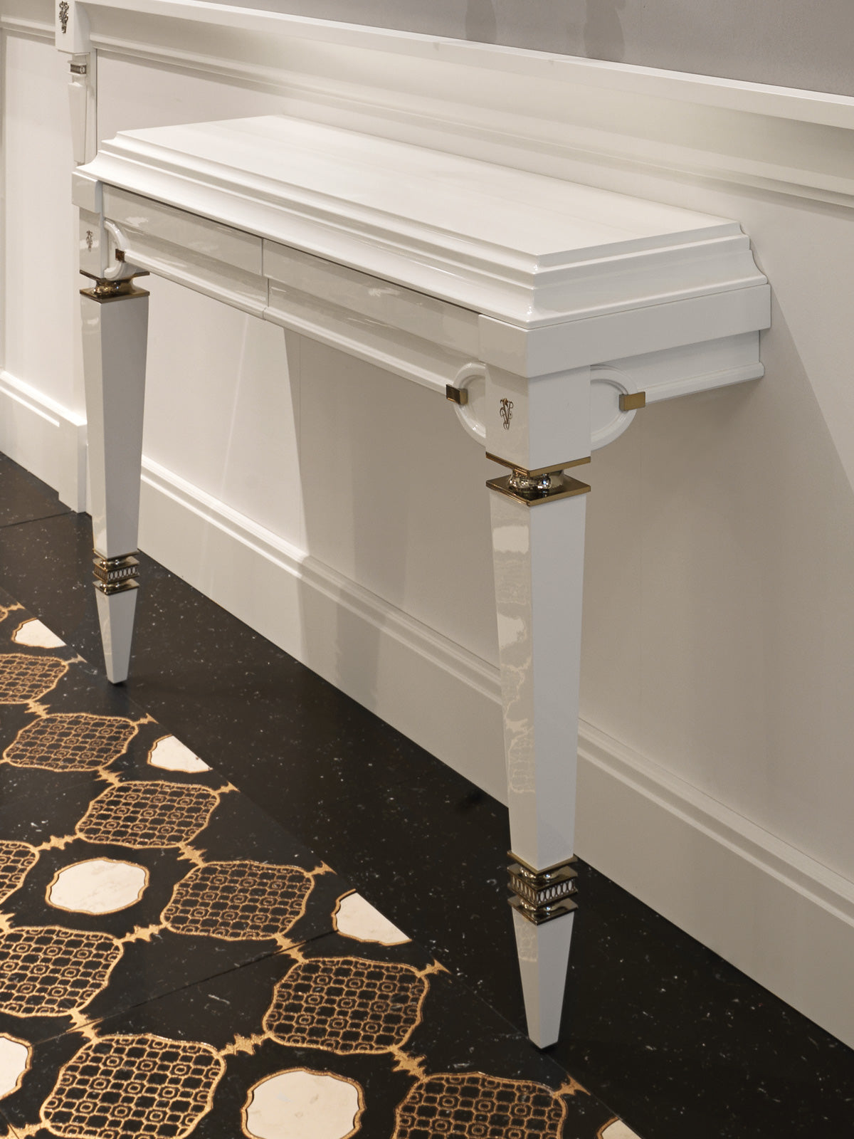 Vissionnaire Windsor Console Table