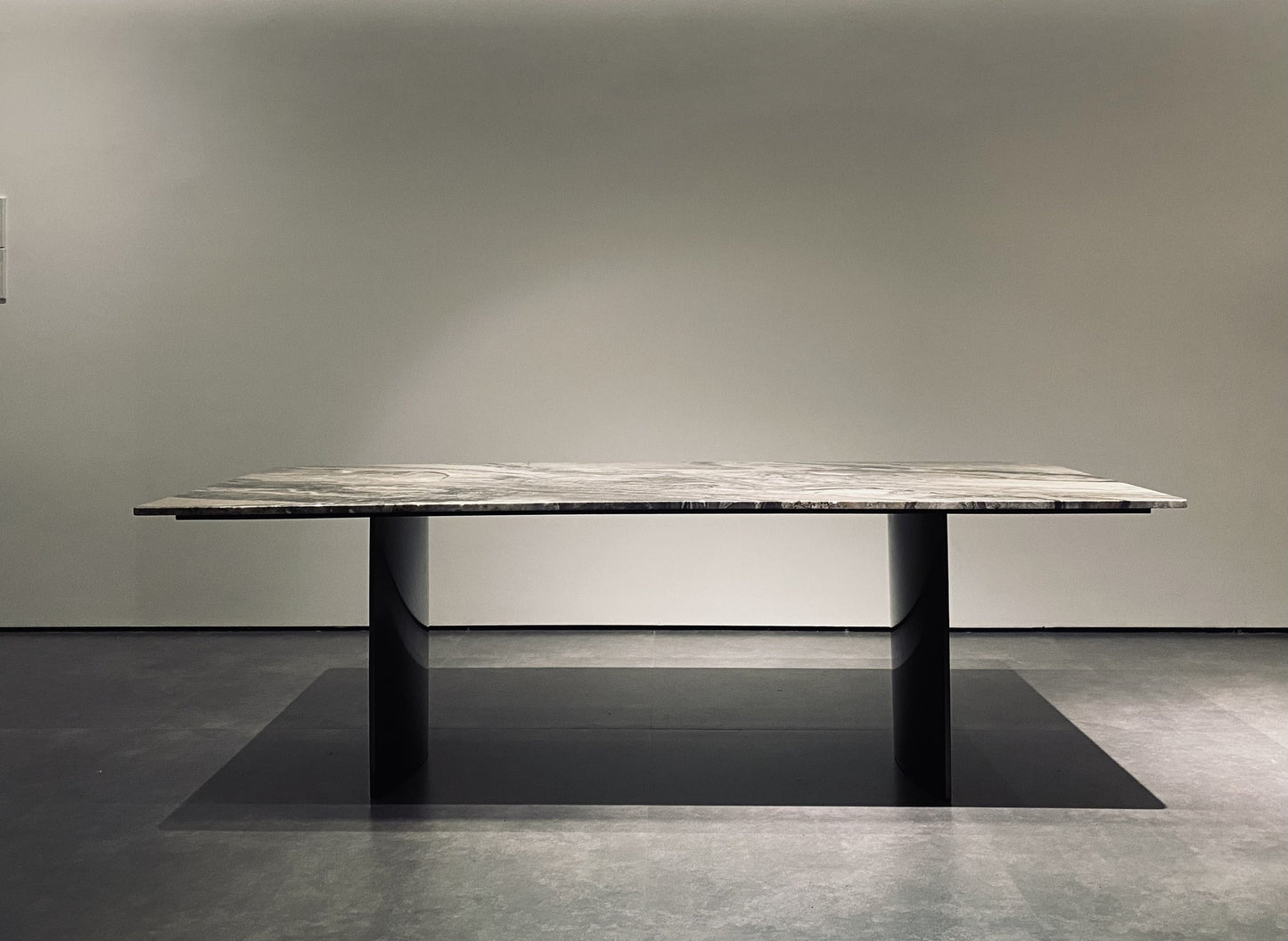 Minotti Linha Dining Table
