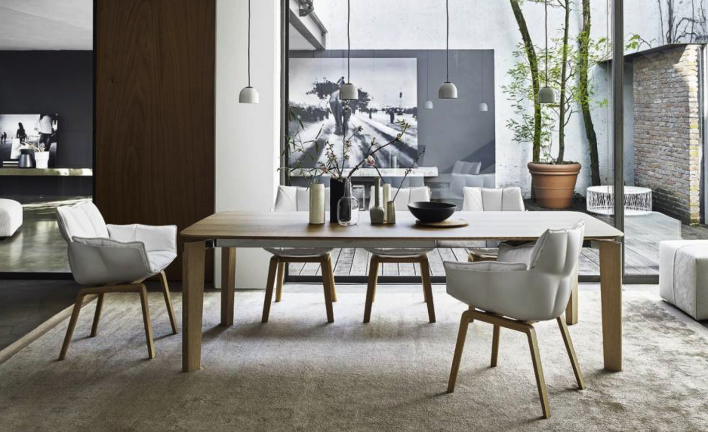 B&B Oskar Dinning Table