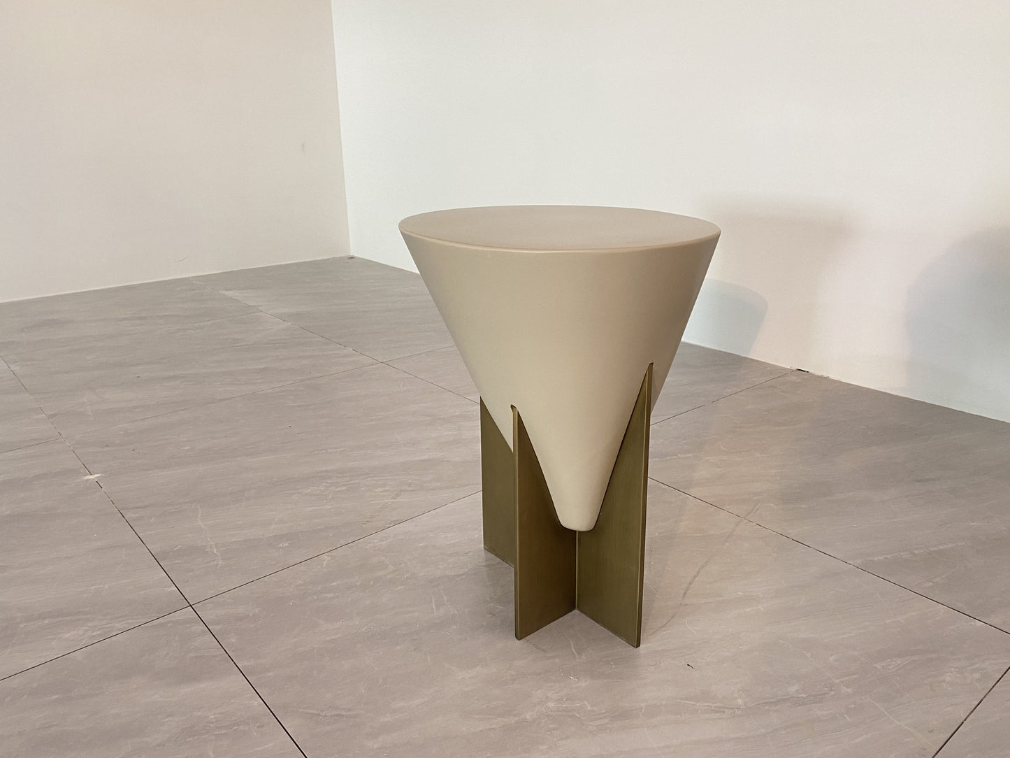 Vissionnaire Minstrel Side Table