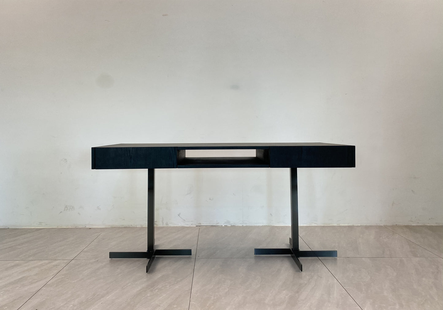 Minotti Close Desks