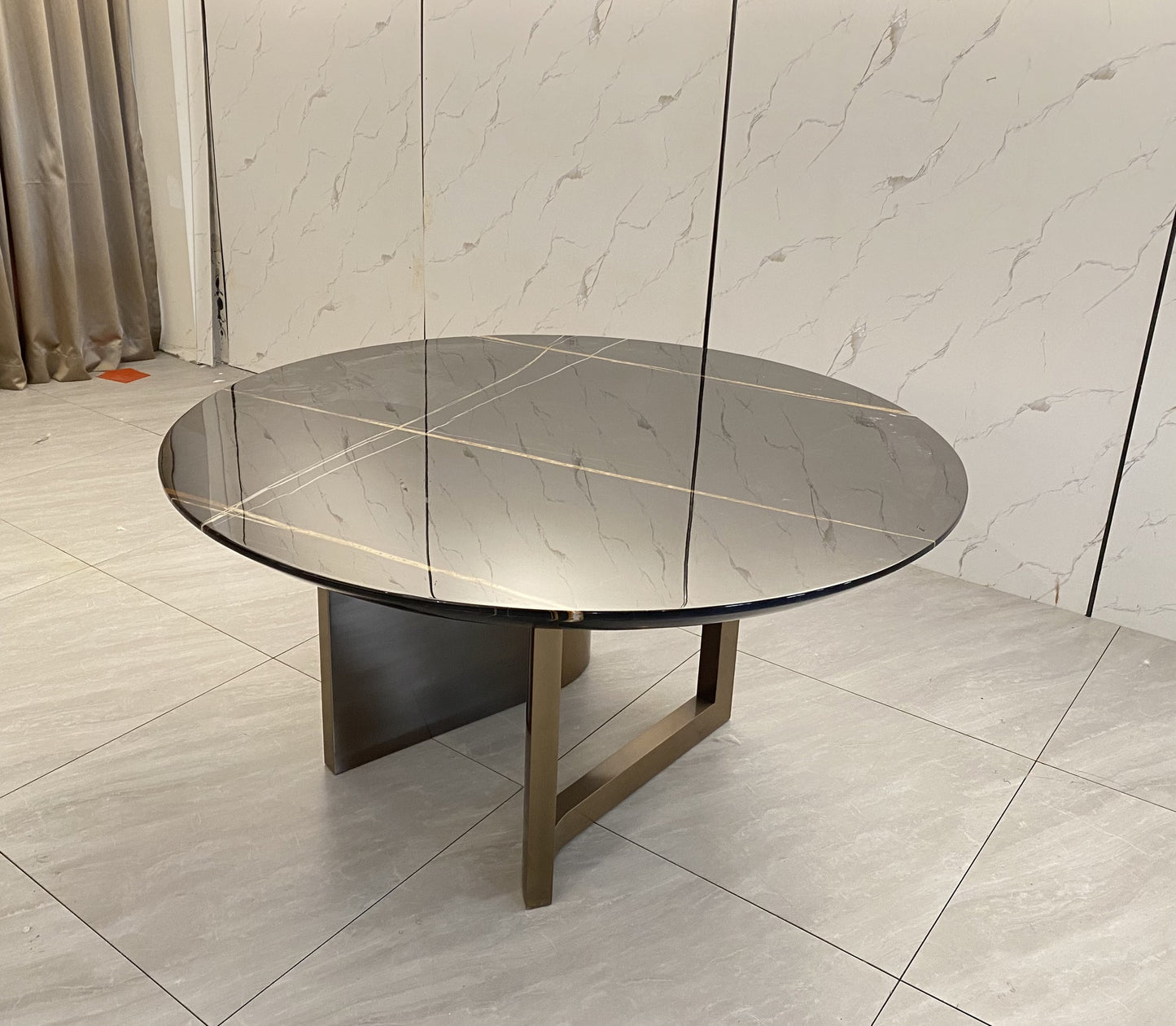 Fendi Ford Dinning Table