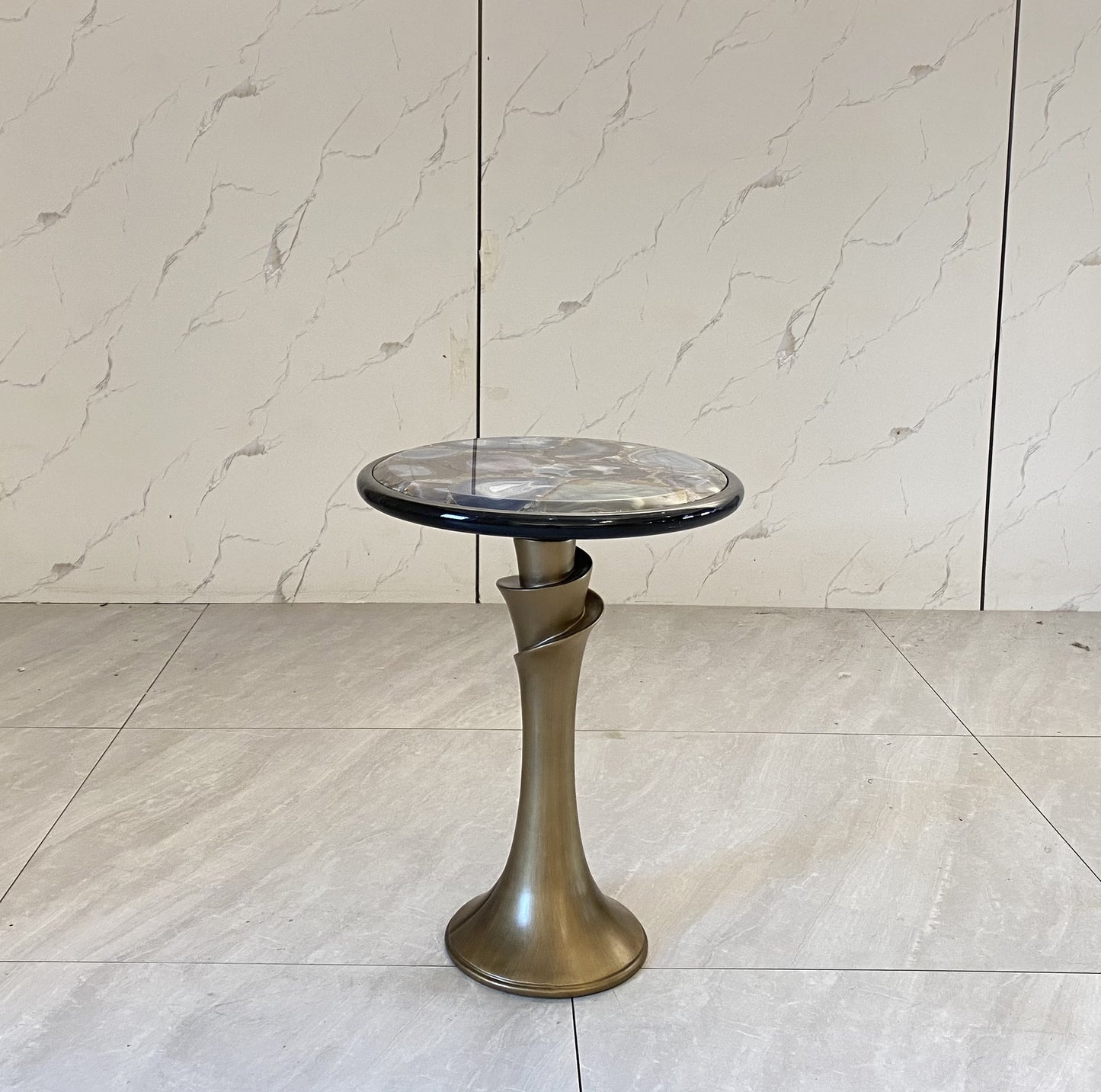Vissionnaire Kenaz Side Table