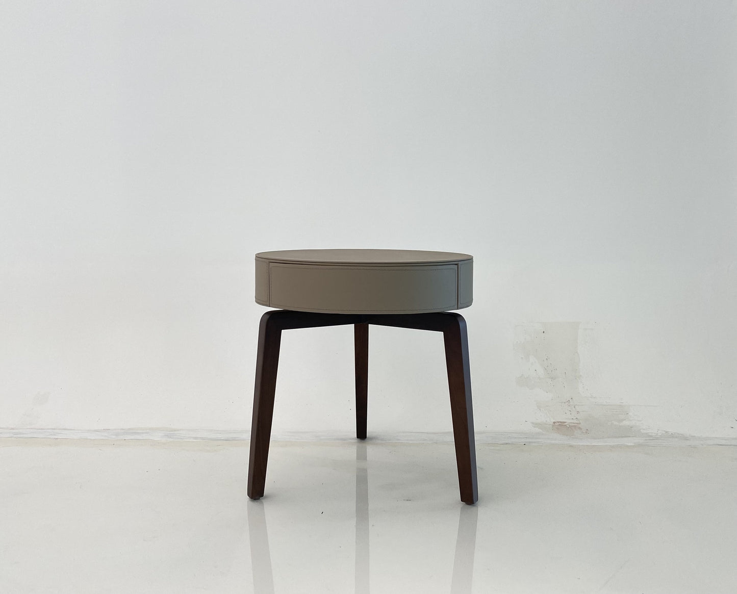 Poltrona Frau Fiorile Nightstand