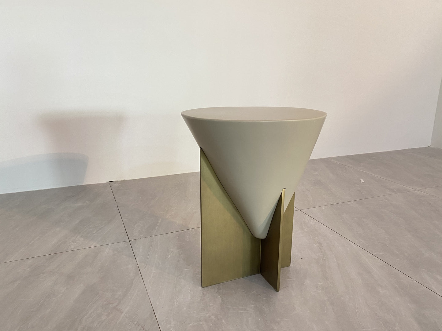 Vissionnaire Minstrel Side Table