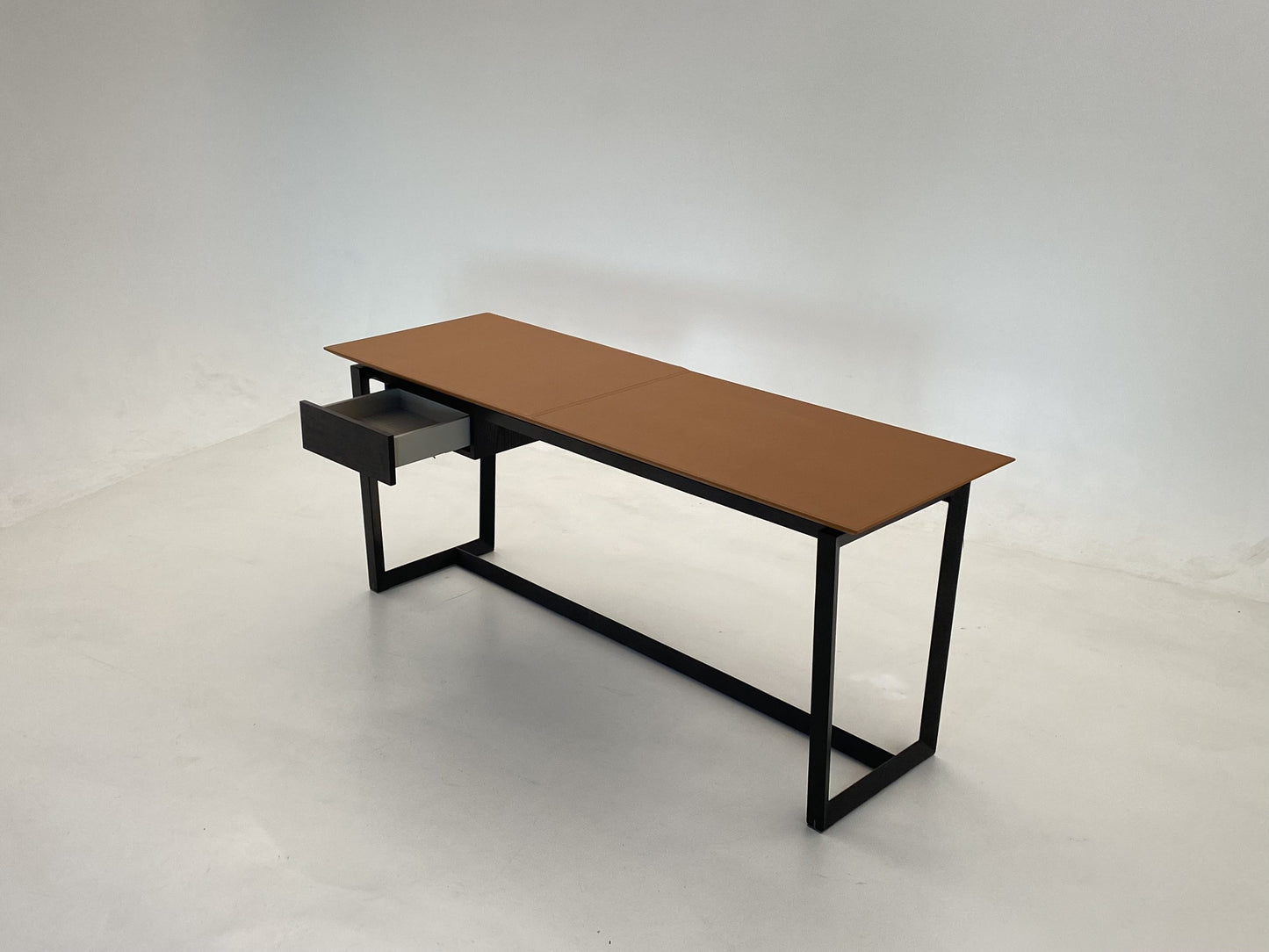 Poltrona Frau Fred Writing Table