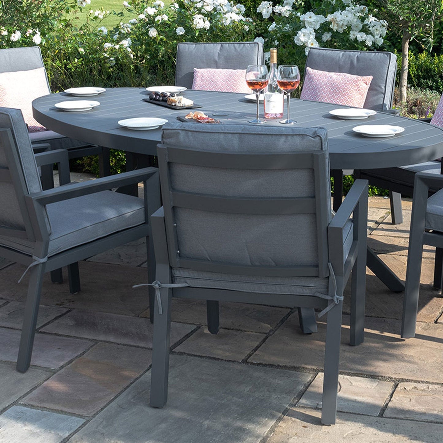 New York Outdoor 8 Seat Oval Dining Set