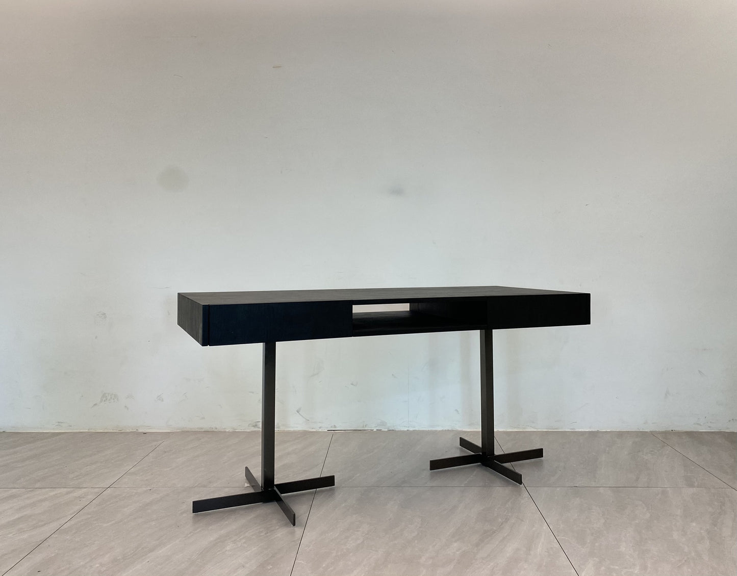 Minotti Close Desks