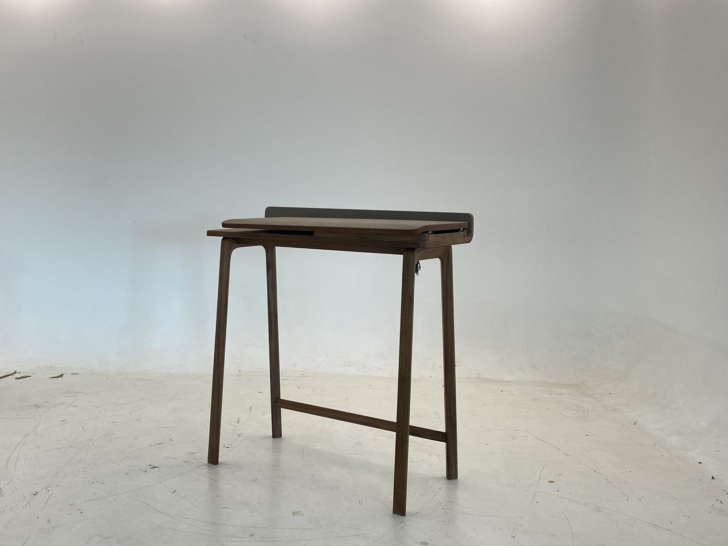Poltrona Frau Iren Writing Table