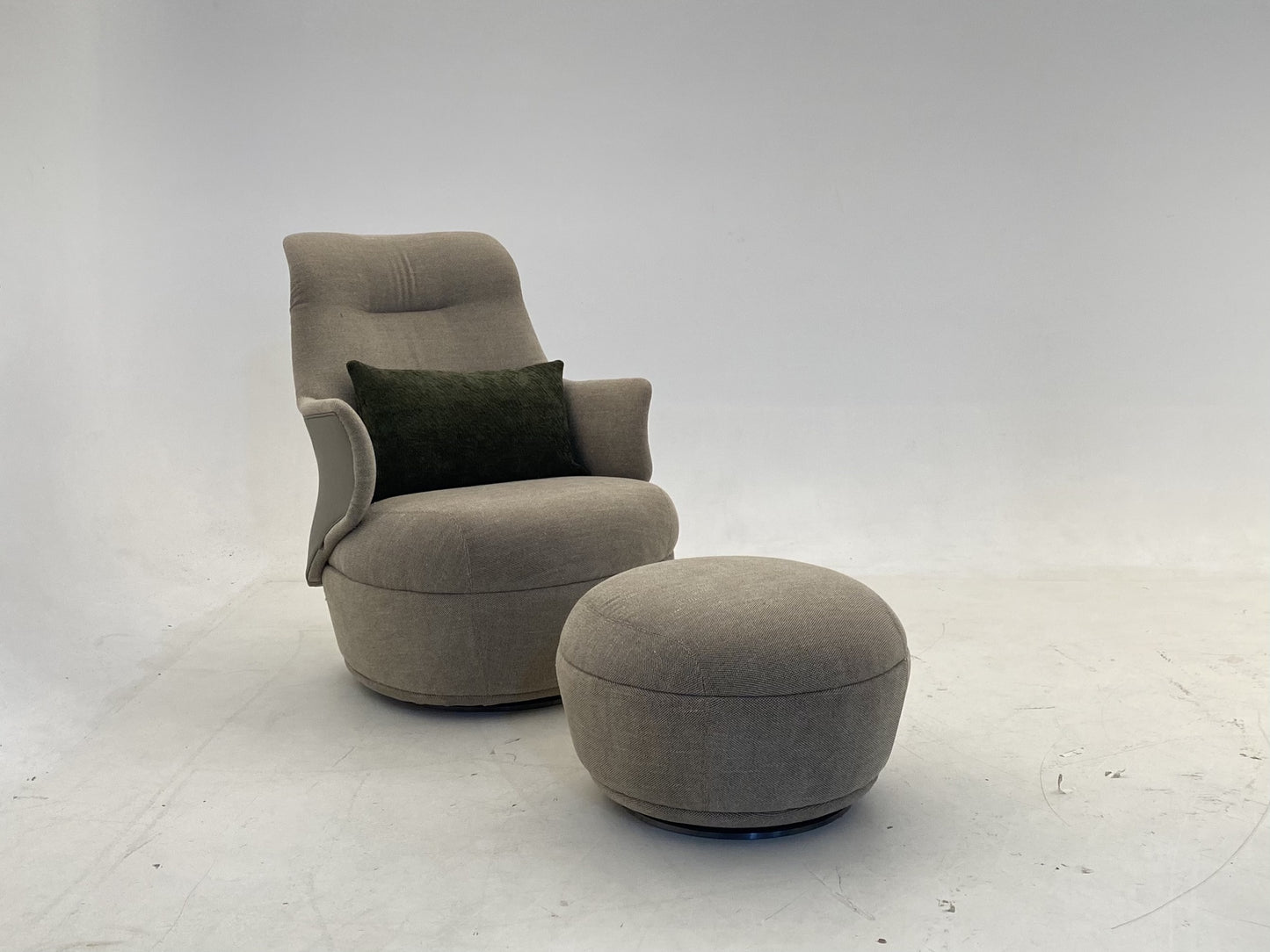 Poltrona Frau Assaya Leisure Chair