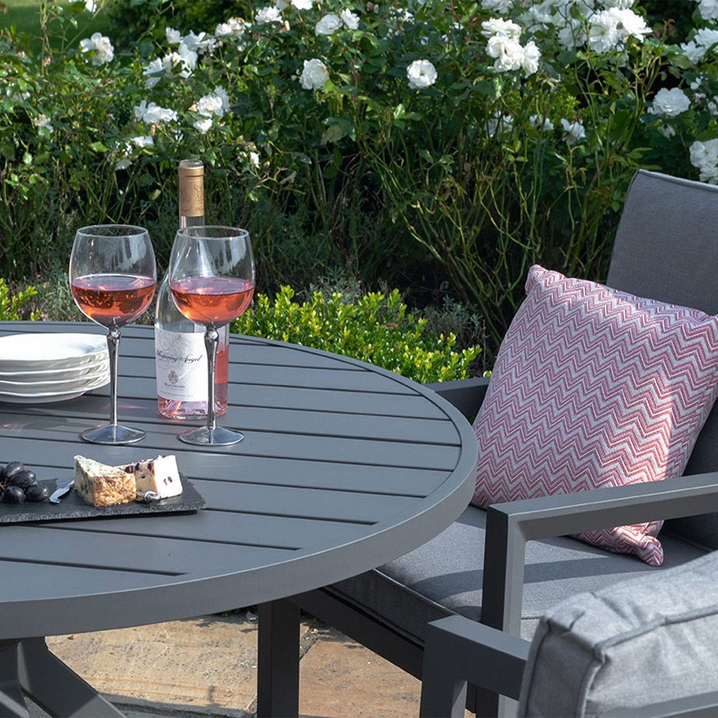 New York Outdoor 6 Seat Round Dining Set