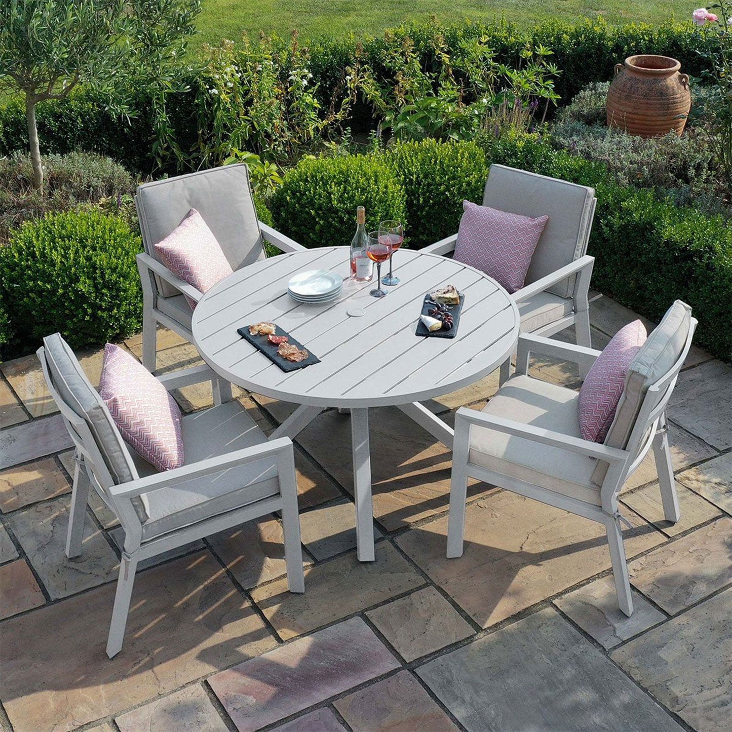 New York Outdoor 4 Seat Round Dining Set