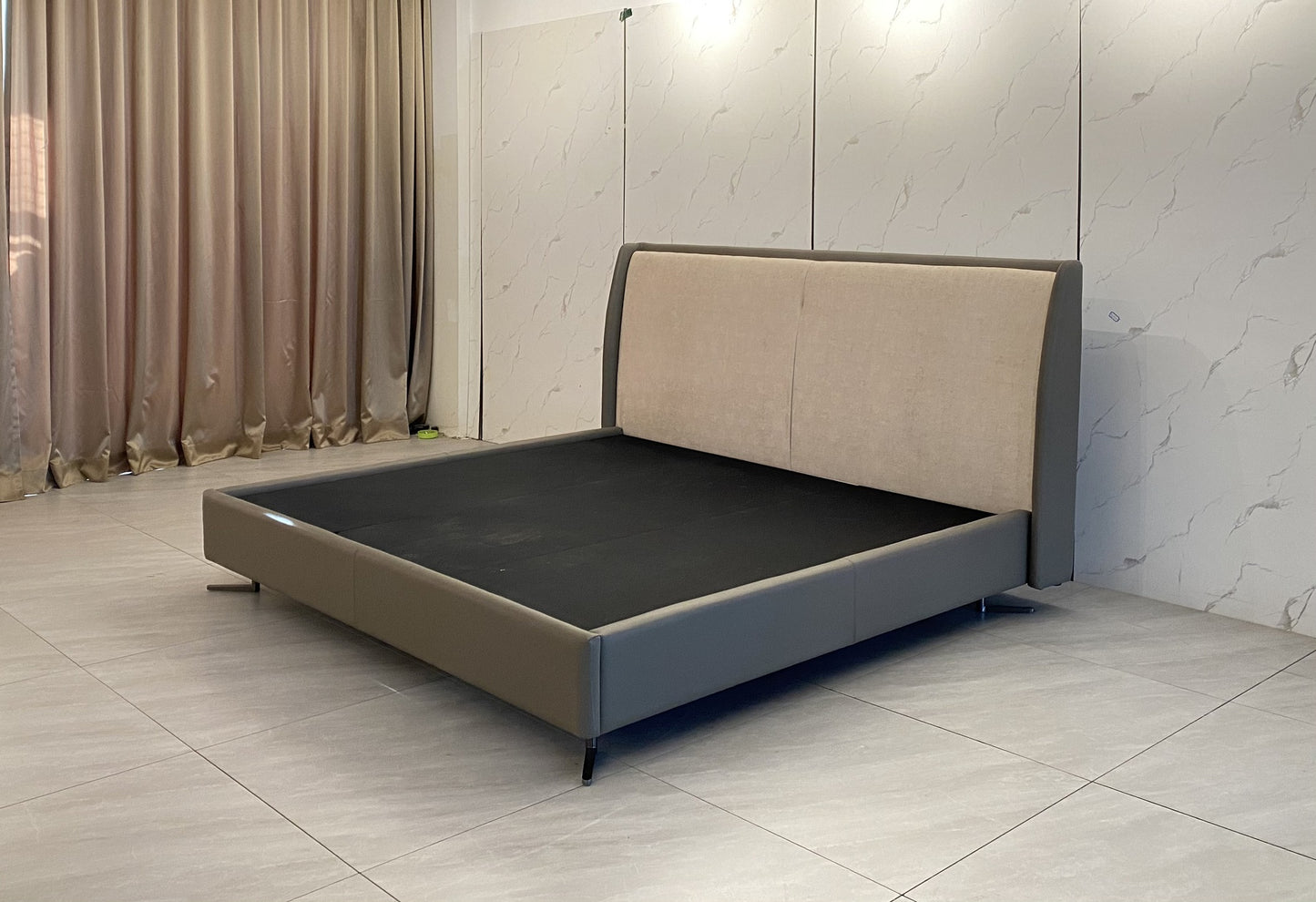 Minotti Spencer Bed