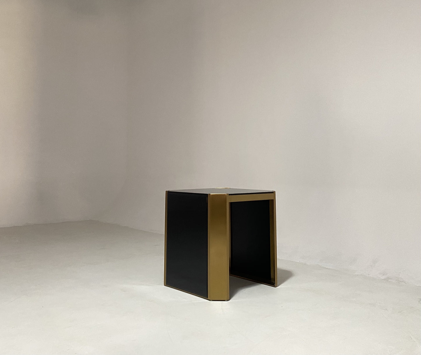 Vissionnaire Barrett Side Table