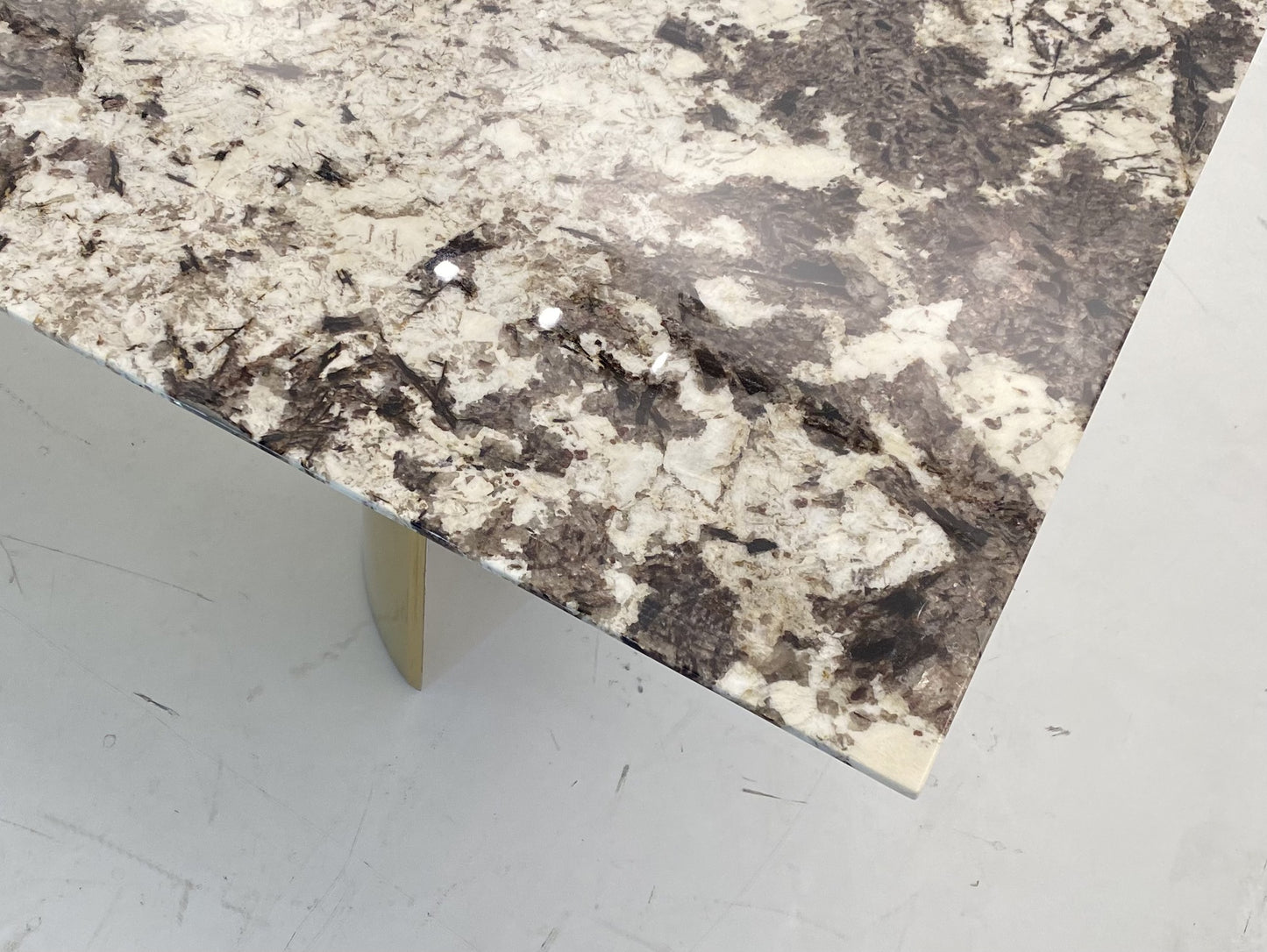 Visionnaire Kerwan Dinning Table