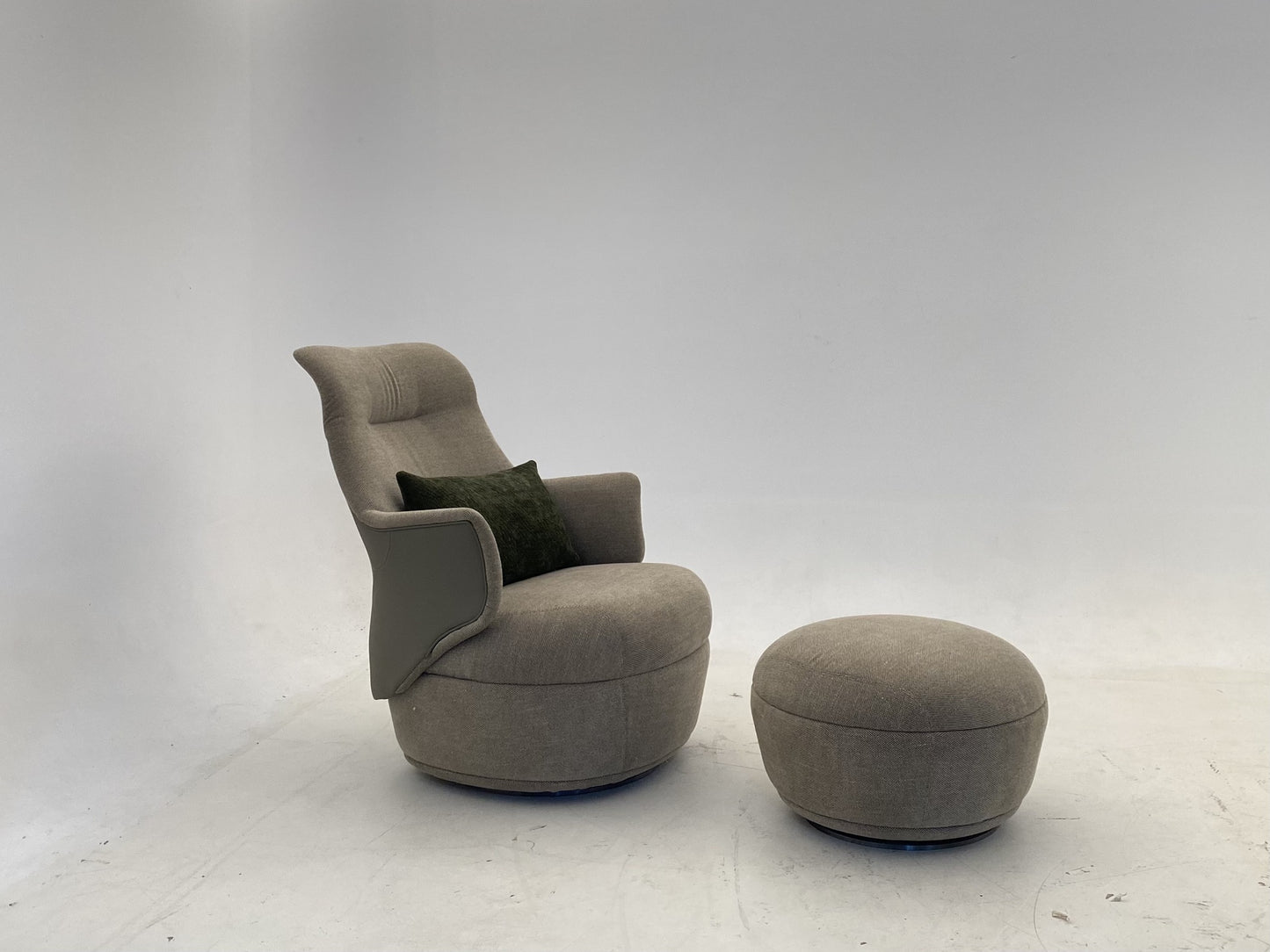 Poltrona Frau Assaya Leisure Chair