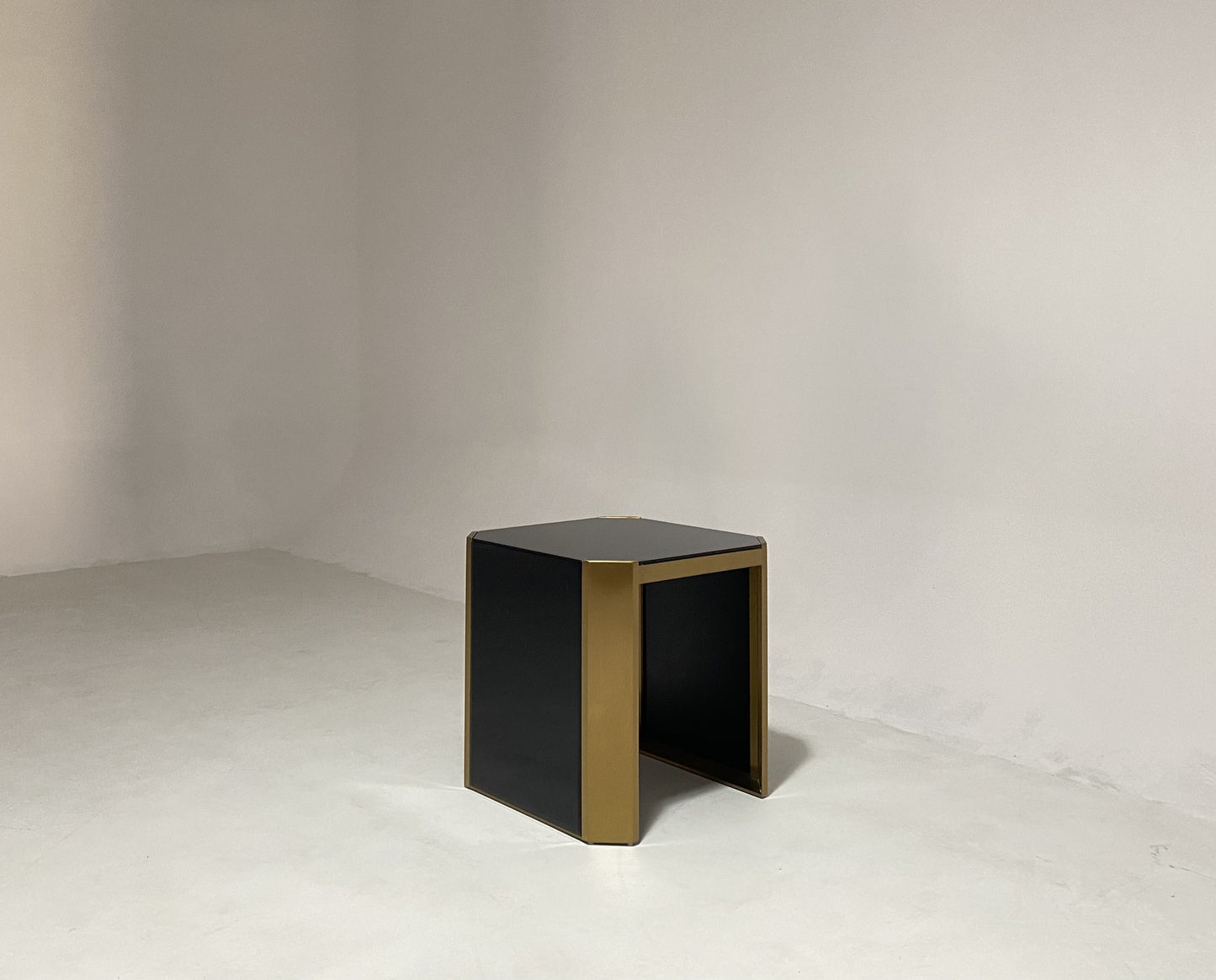 Vissionnaire Barrett Side Table