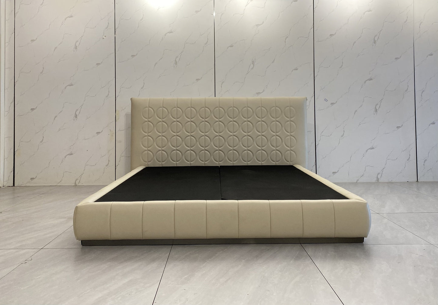 Minotti Curtis Bed