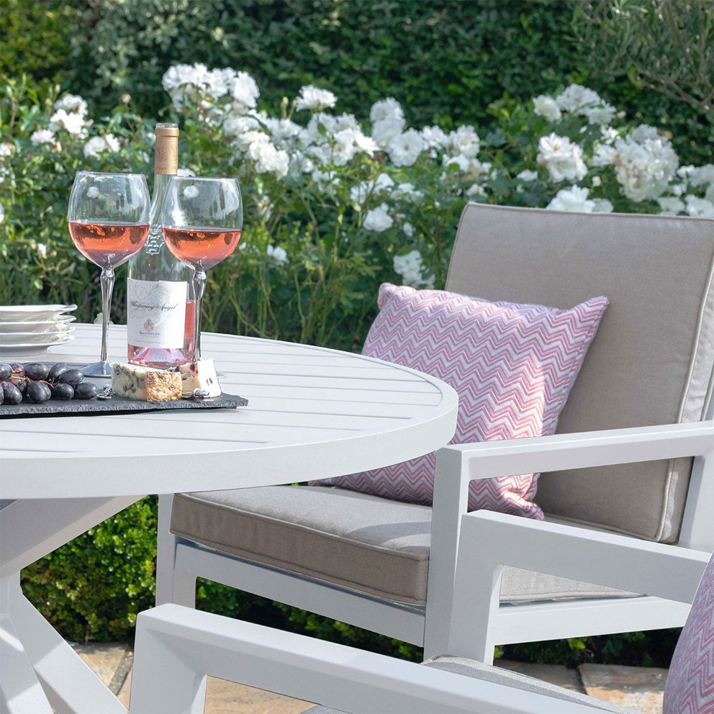 New York Outdoor 4 Seat Round Dining Set