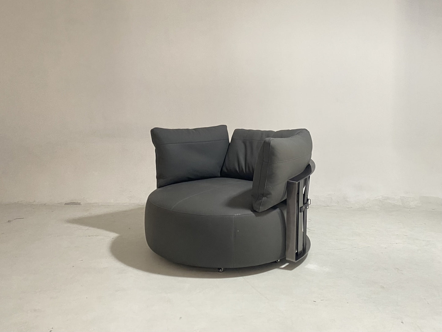 Poltrona Frau Scarlett Sofa