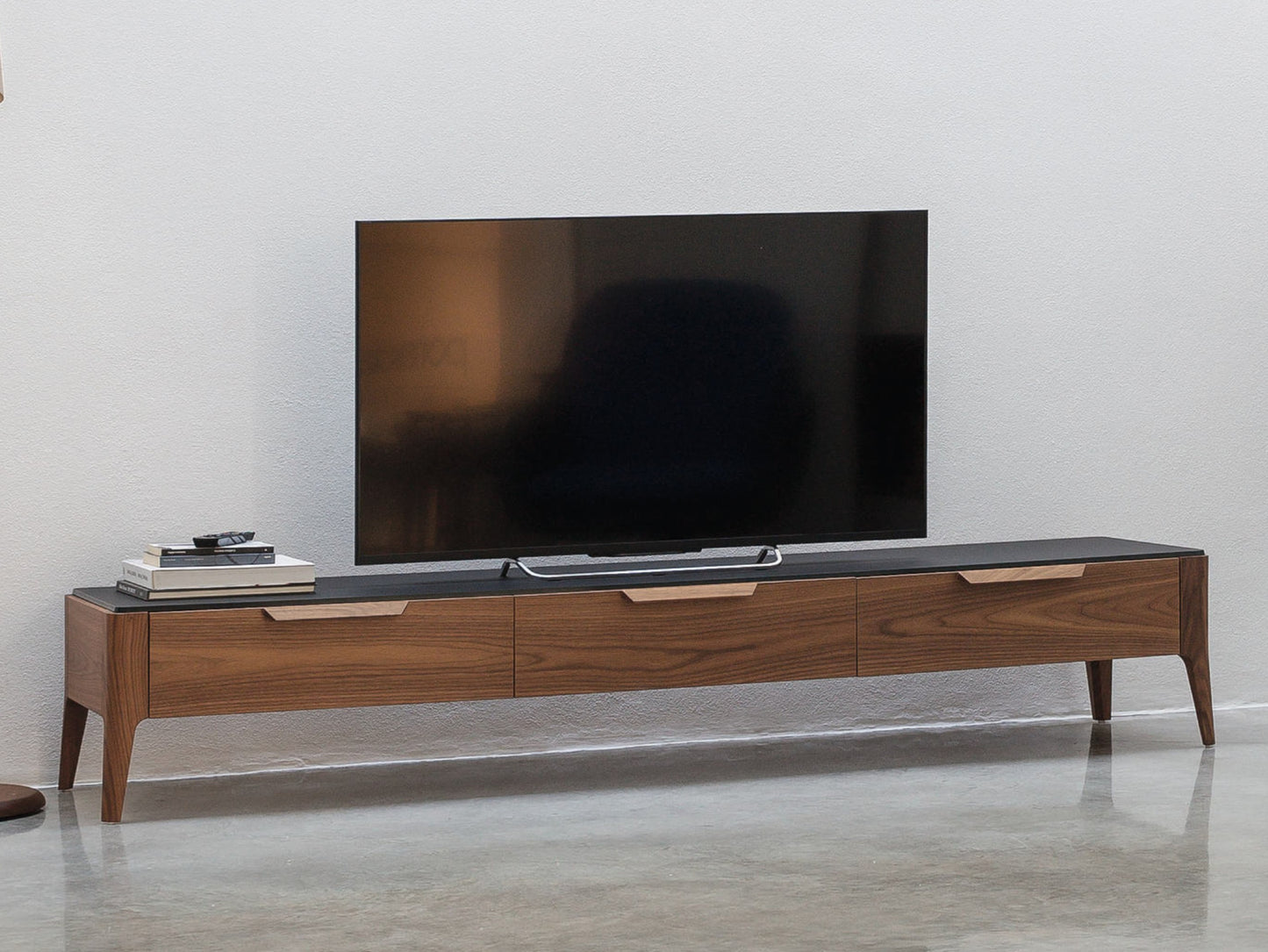 Porada Atlante TV Stand