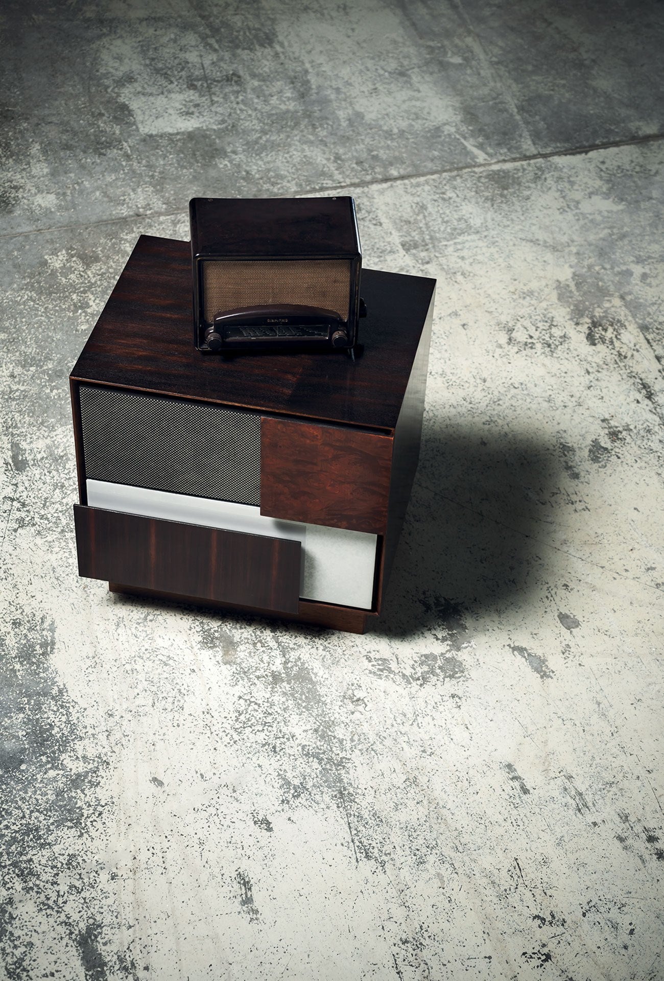Baxter Memo Nightstand