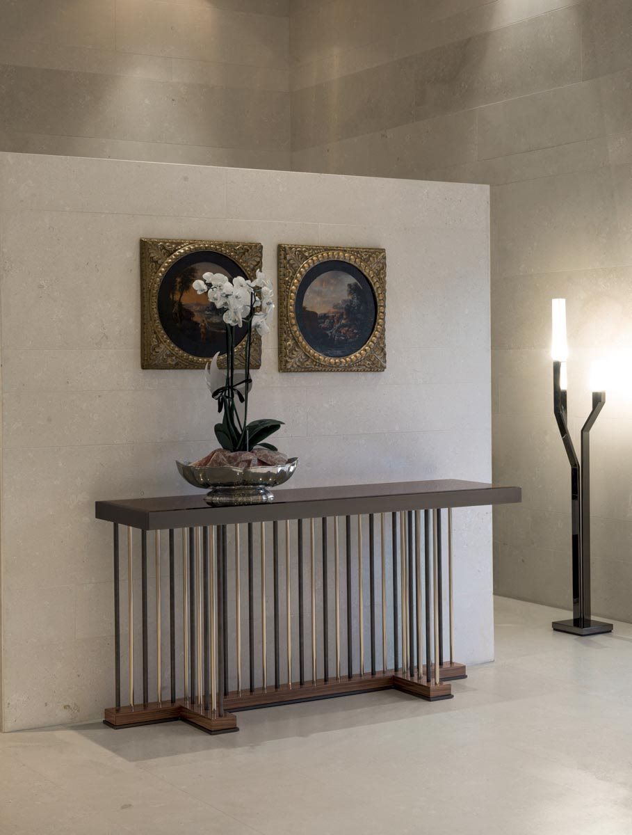 Longhis Schubert Console