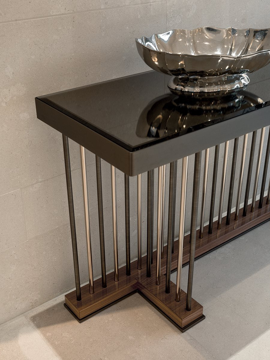 Longhis Schubert Console