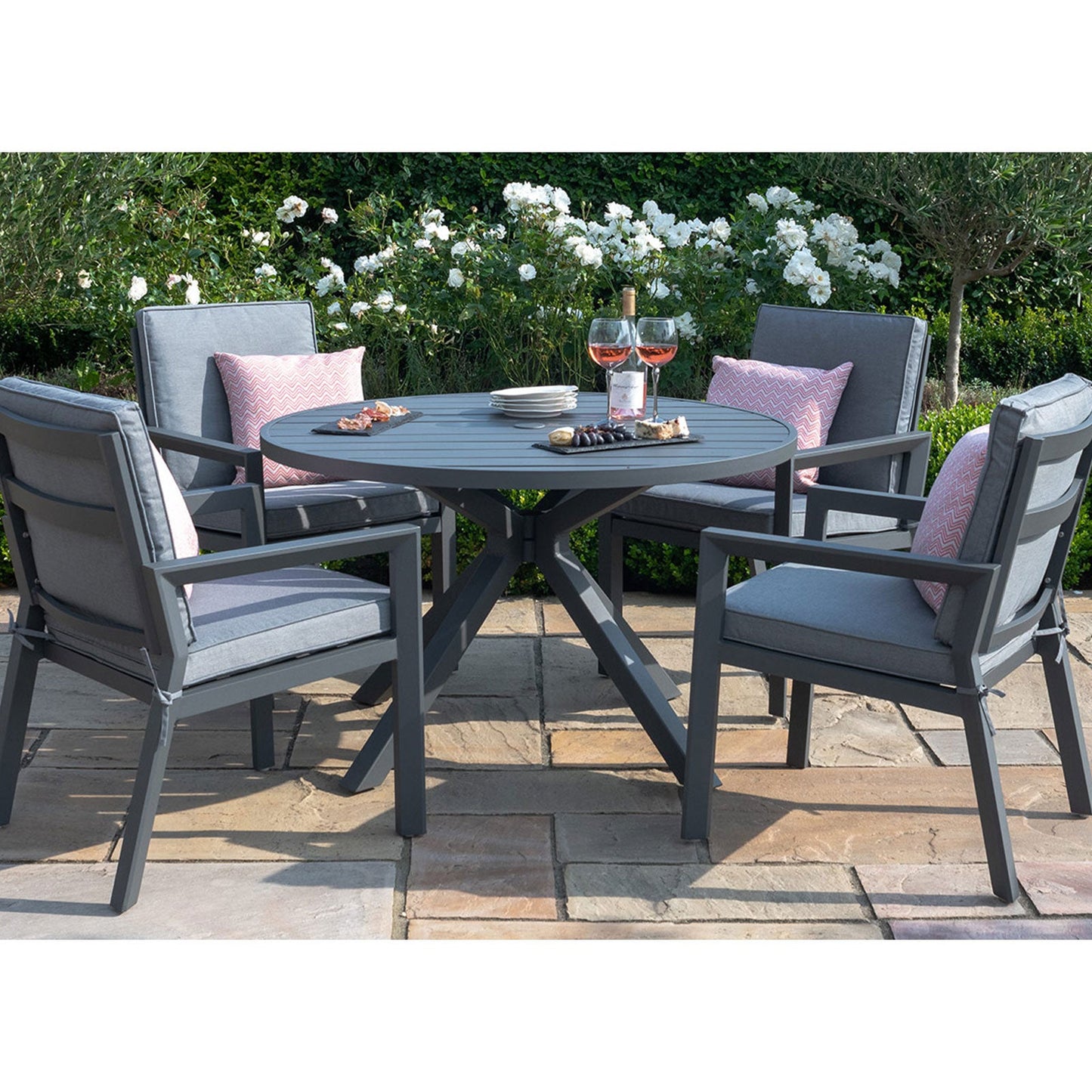 New York Outdoor 4 Seat Round Dining Set