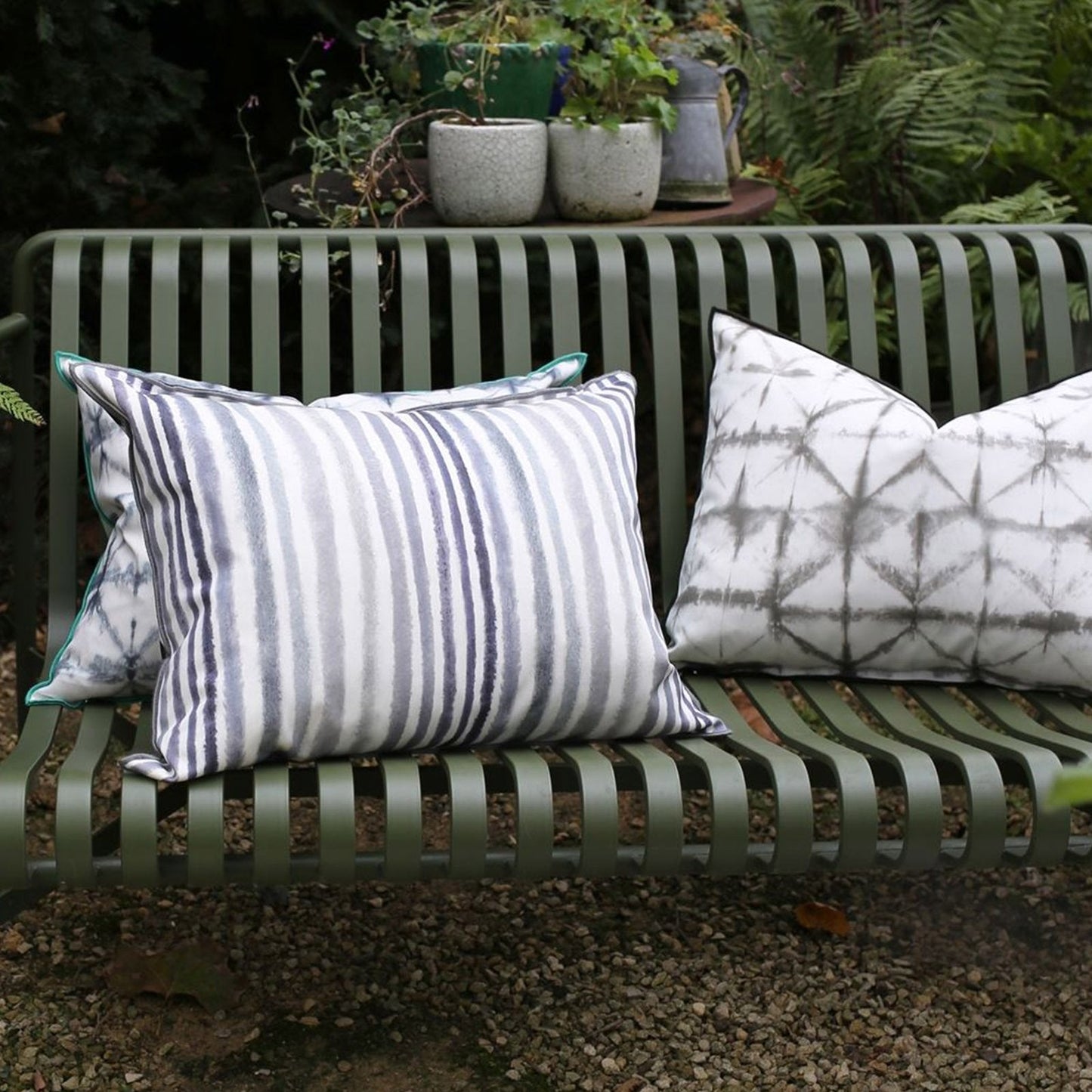 Outdoor Amlapura Rectangular Cushion, Black & White