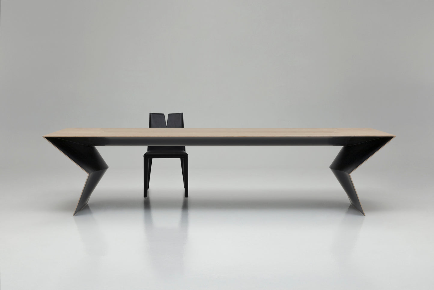B&B Blitz Dinning Table