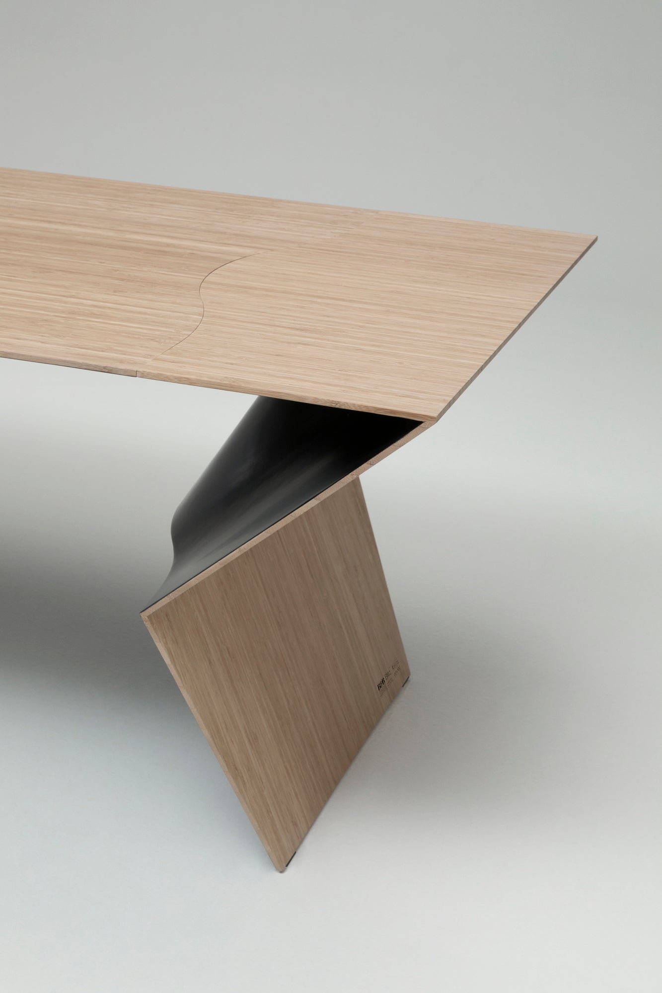 B&B Blitz Dinning Table